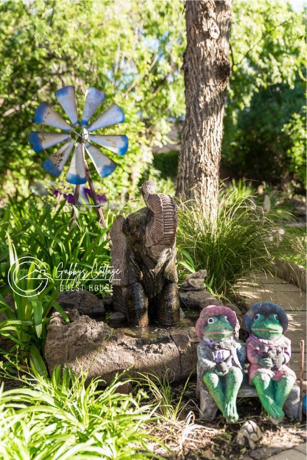 Gabbys Cottage Guesthouse บลูมฟอนเทน ภายนอก รูปภาพ