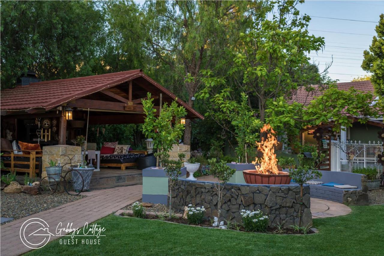 Gabbys Cottage Guesthouse บลูมฟอนเทน ภายนอก รูปภาพ
