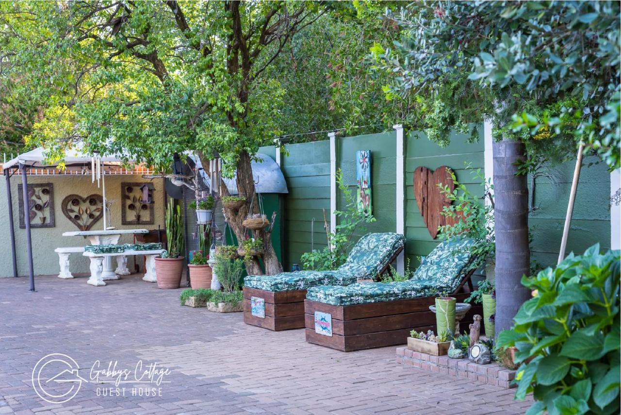 Gabbys Cottage Guesthouse บลูมฟอนเทน ภายนอก รูปภาพ