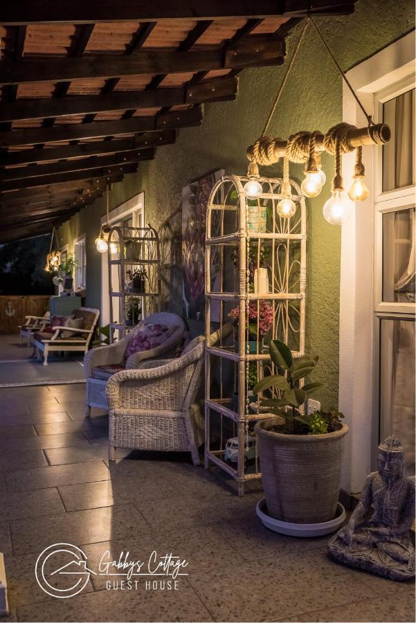 Gabbys Cottage Guesthouse บลูมฟอนเทน ภายนอก รูปภาพ