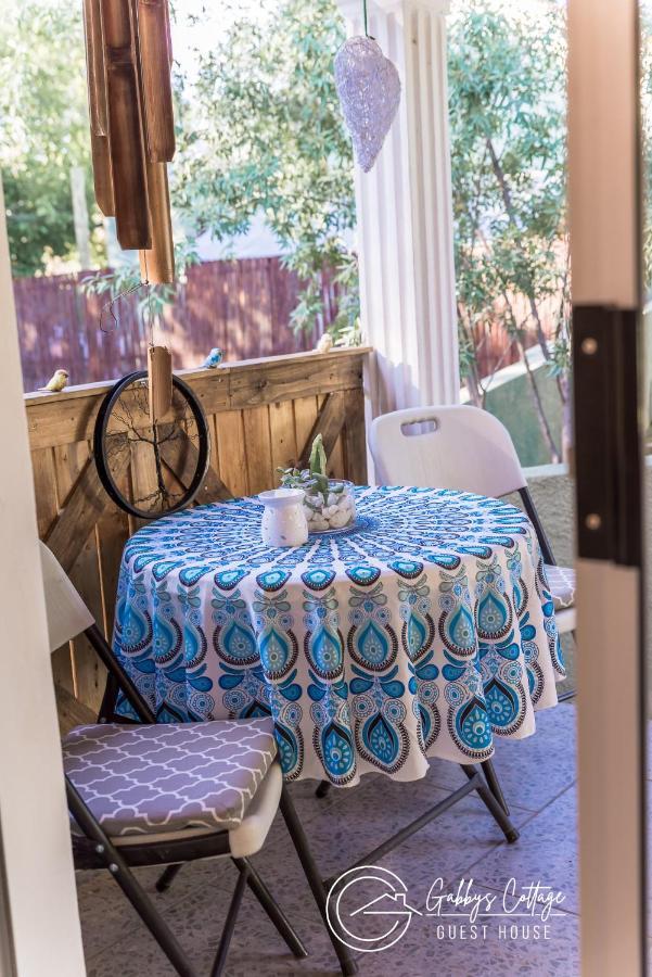 Gabbys Cottage Guesthouse บลูมฟอนเทน ภายนอก รูปภาพ