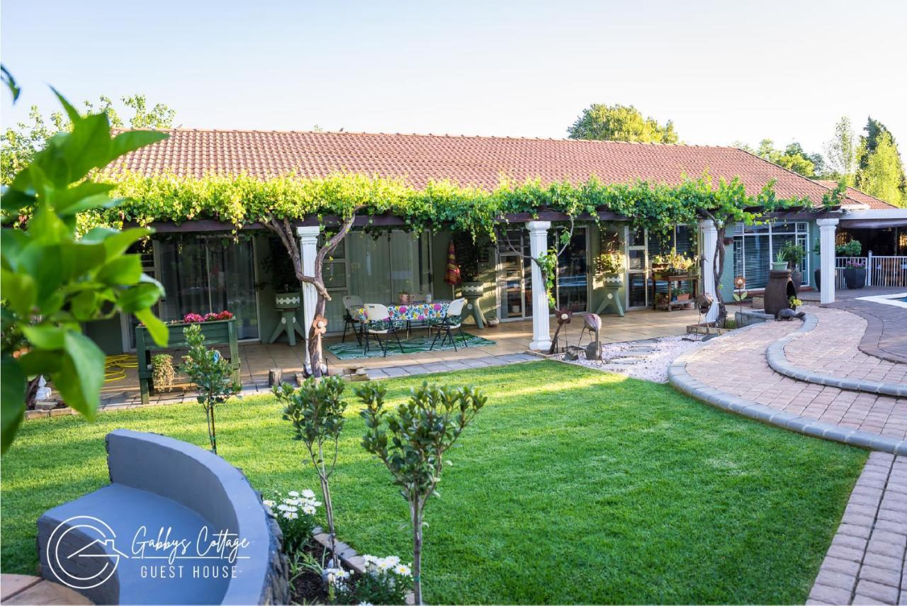 Gabbys Cottage Guesthouse บลูมฟอนเทน ภายนอก รูปภาพ