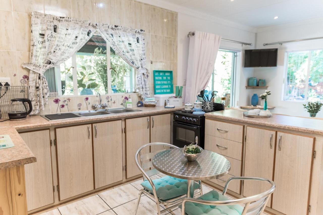 Gabbys Cottage Guesthouse บลูมฟอนเทน ภายนอก รูปภาพ