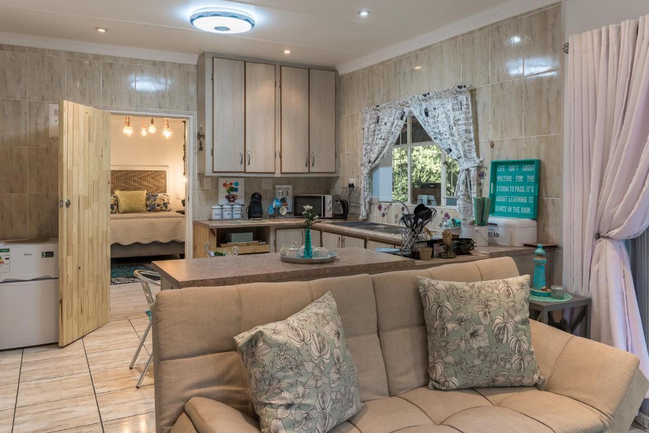 Gabbys Cottage Guesthouse บลูมฟอนเทน ภายนอก รูปภาพ