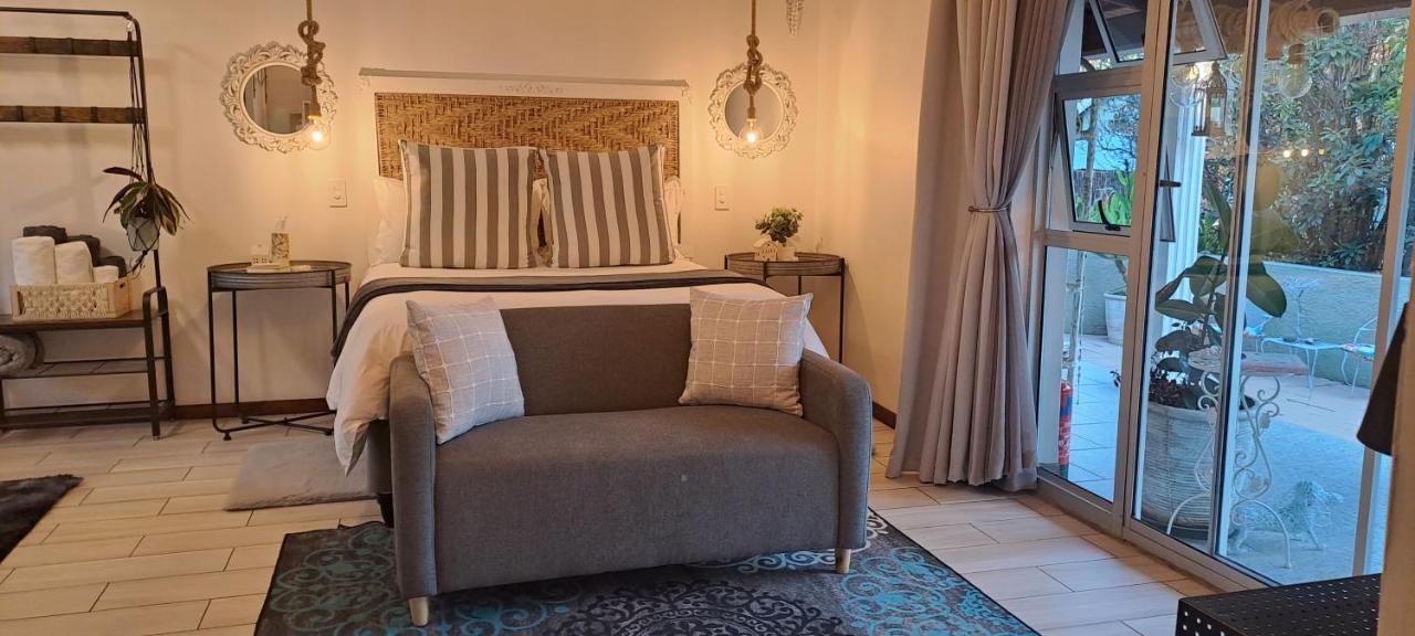 Gabbys Cottage Guesthouse บลูมฟอนเทน ภายนอก รูปภาพ