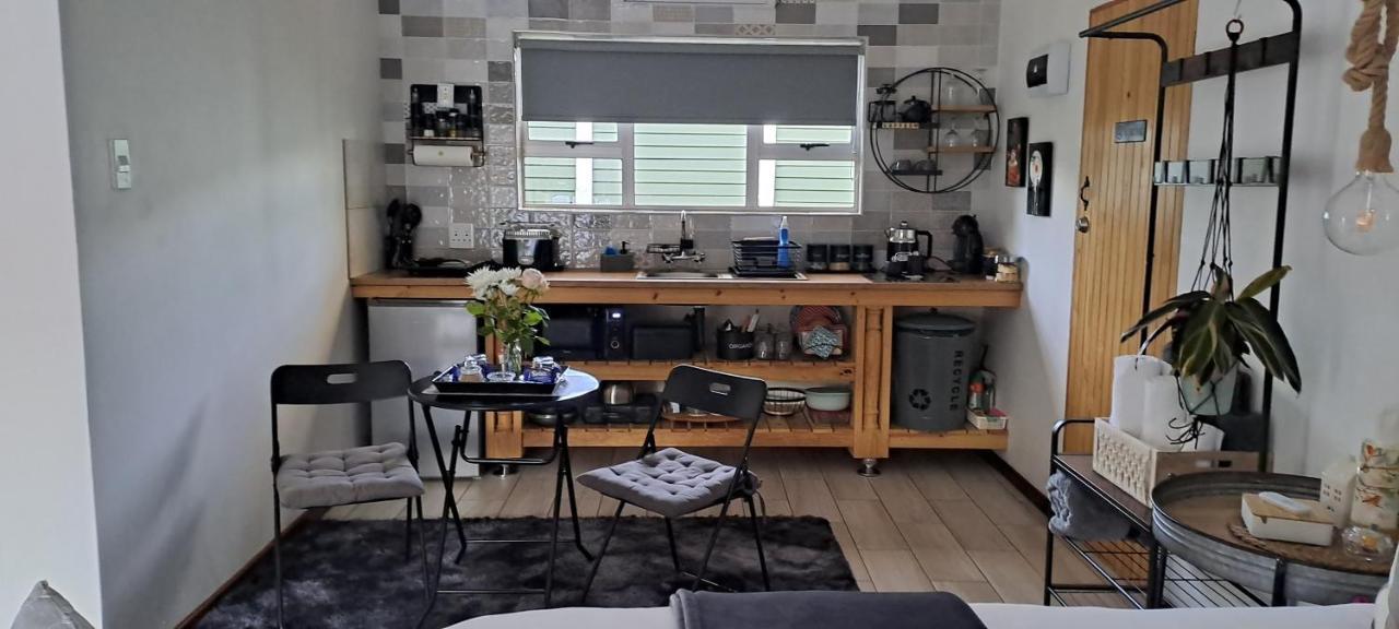 Gabbys Cottage Guesthouse บลูมฟอนเทน ภายนอก รูปภาพ